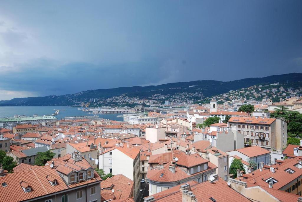 Tiny Apartment Trieste Bagian luar foto